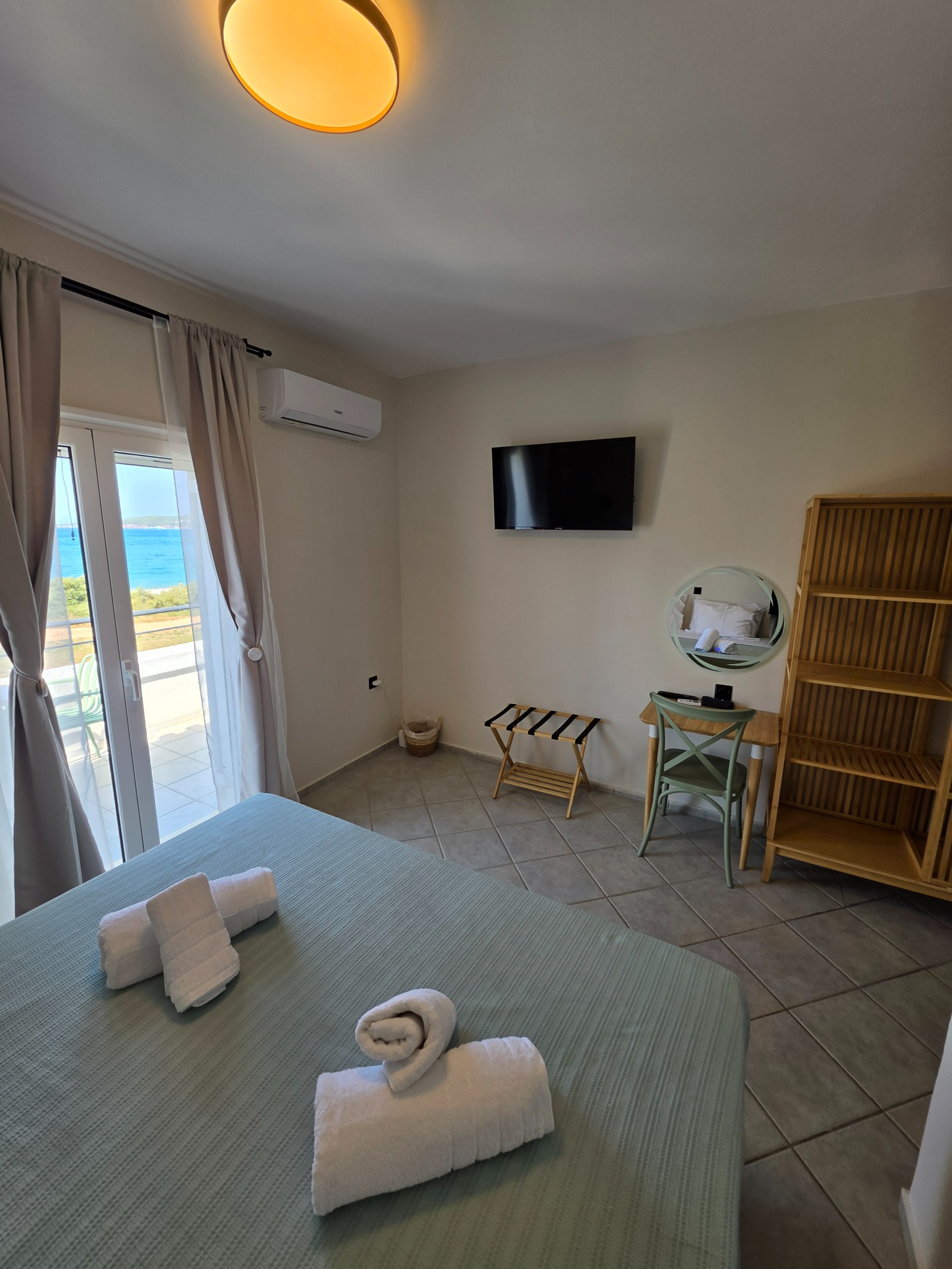 Bright room with sea view